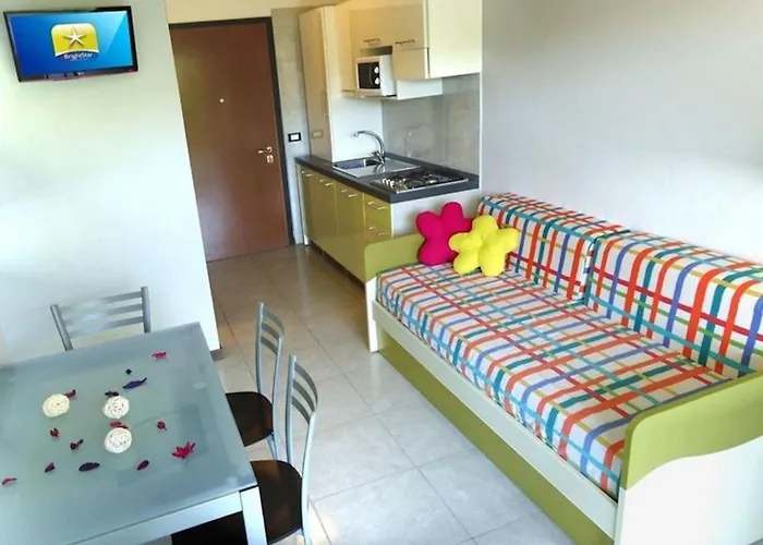 Colorful With Pool Appartamento