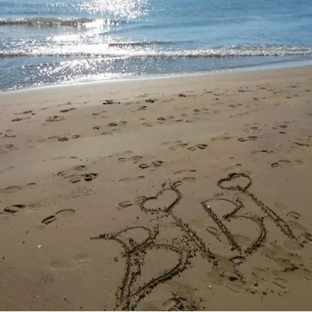 Apartment Colorful With Pool