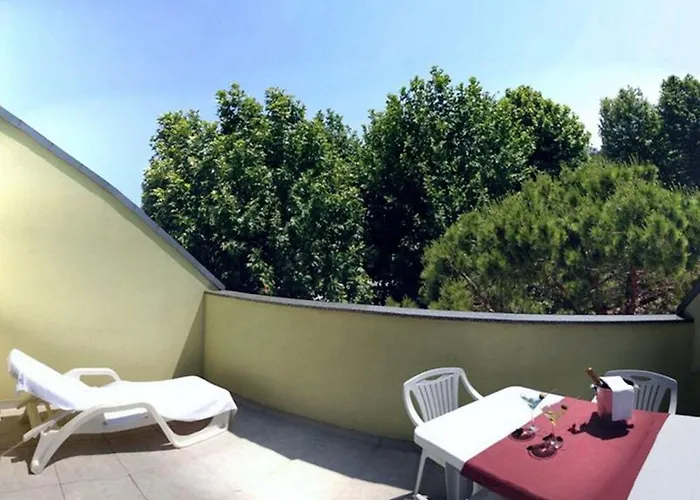 Colorful With Pool Appartement